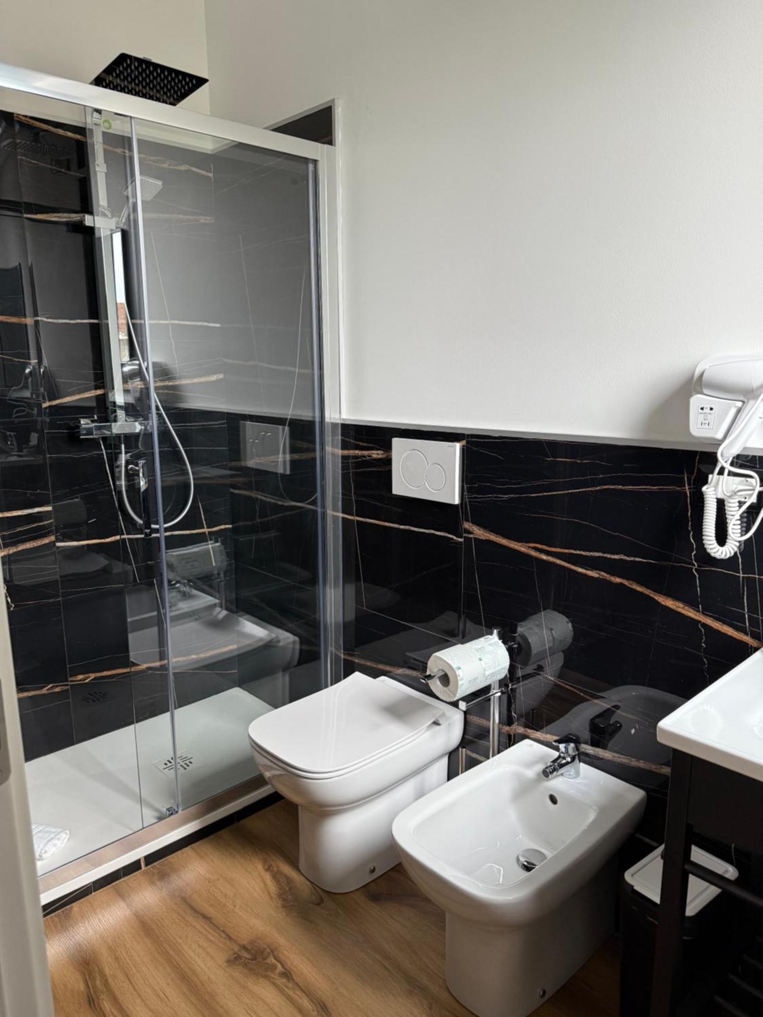 Infinity House - Eleganza Moderna Tra Treviso E Venezia Hotel Casier Phòng bức ảnh
